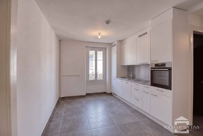 Charaktervolle Dachwohnung mit außergewöhnlicher Aussicht (4)