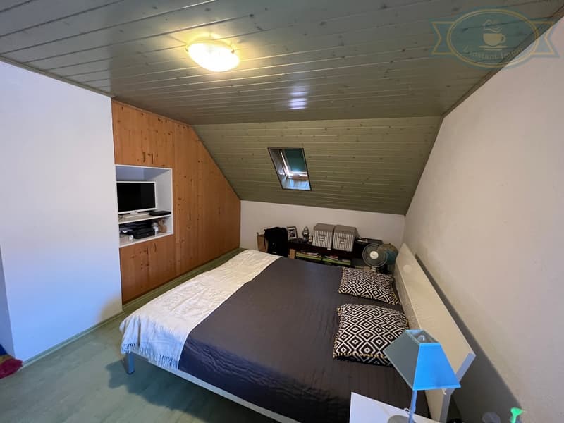 Chambre mansardée / Schlafzimmer im Dachgeschoss / Attic bedroom / Camera da letto mansardata