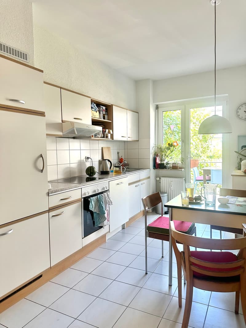 Charmante 3-Zimmer-Altbauwohnung mit Balkon in Basel-Gundeldingen (2)