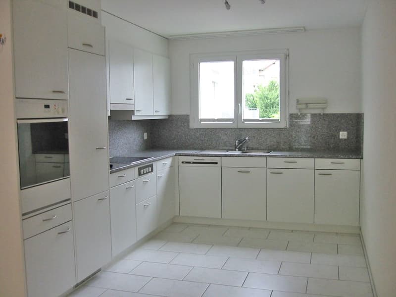 4.5-Zimmer-Wohnung mit Balkon und schöner Aussicht in Auw (3)