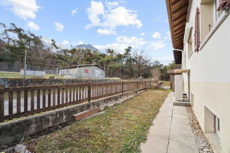 Double-family house with great (expansion) potential in a sunny location in Leuk (18)