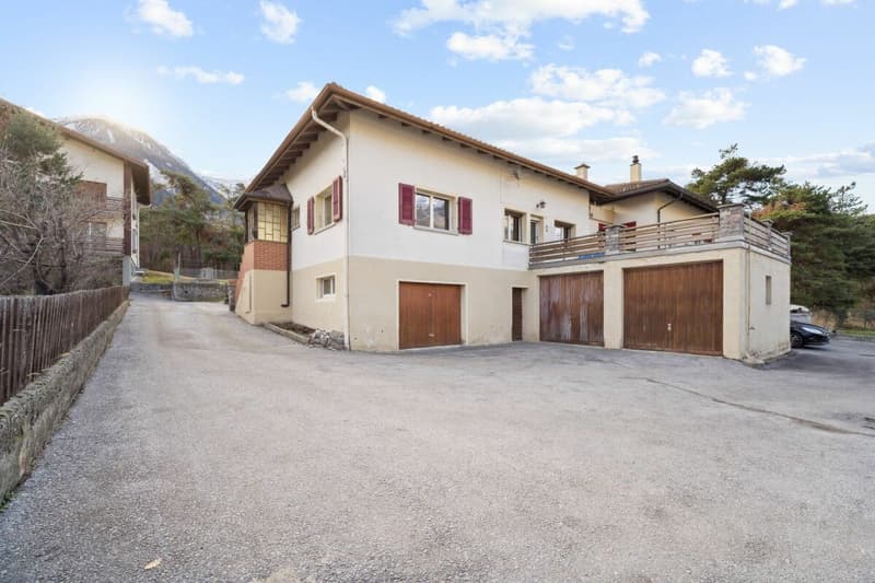 Double-family house with great (expansion) potential in a sunny location in Leuk (1)