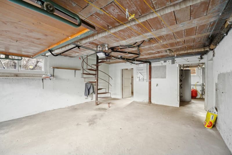 Double-family house with great (expansion) potential in a sunny location in Leuk (11)