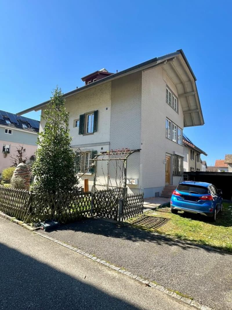 Historic multi-family house with three residential units in Burgdorf (12)