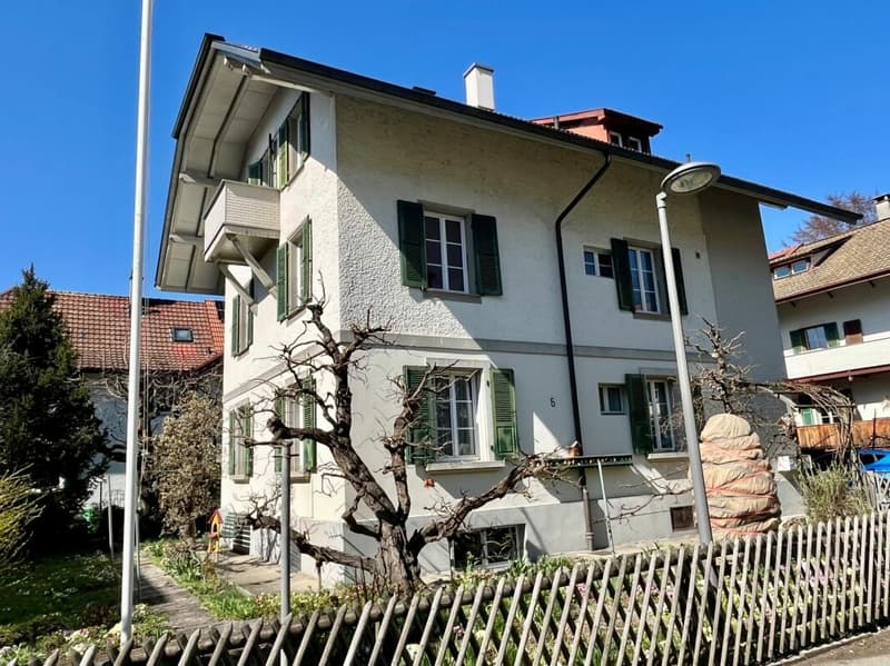 Historic multi-family house with three residential units in Burgdorf (11)
