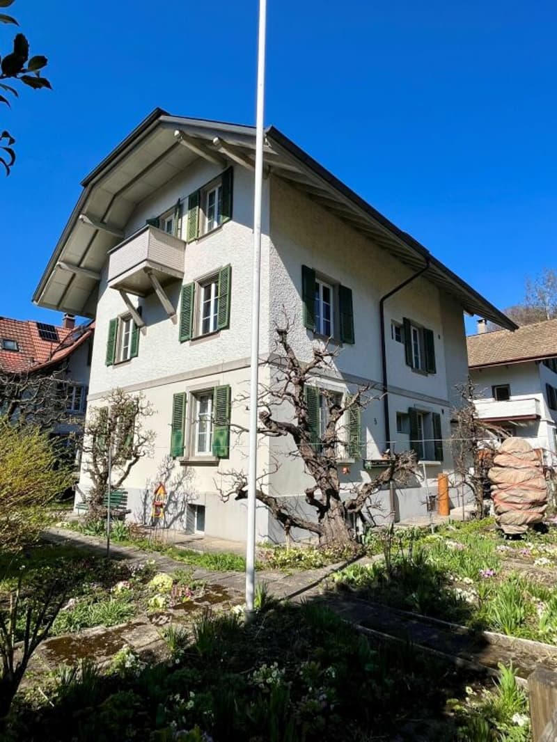 Historic multi-family house with three residential units in Burgdorf (13)