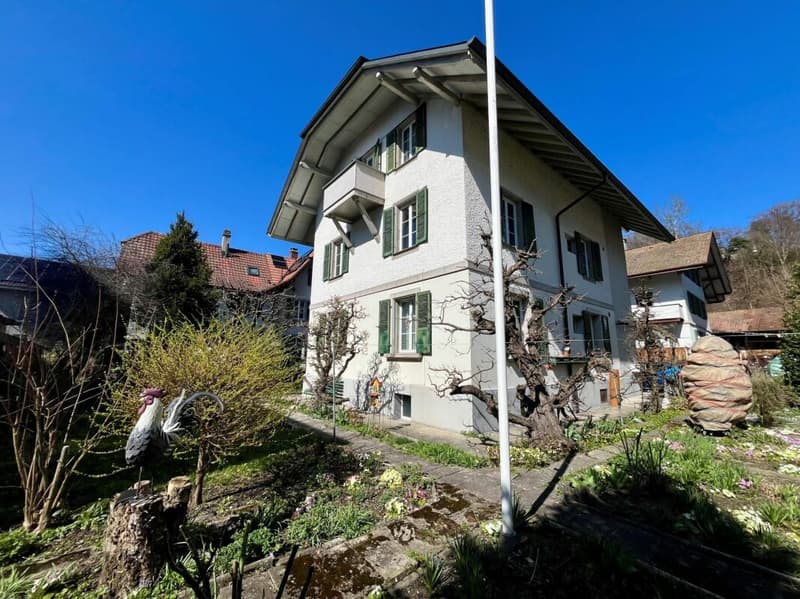 Historic multi-family house with three residential units in Burgdorf (8)