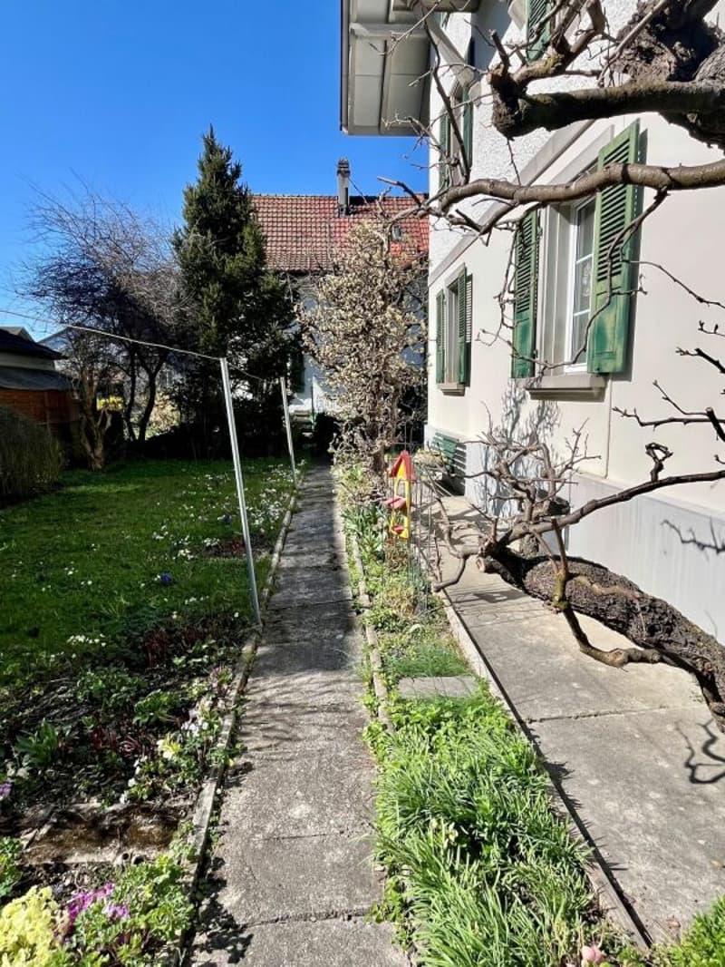 Historic multi-family house with three residential units in Burgdorf (7)
