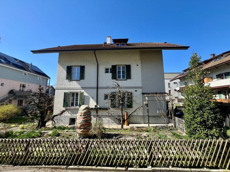 Historic multi-family house with three residential units in Burgdorf (10)