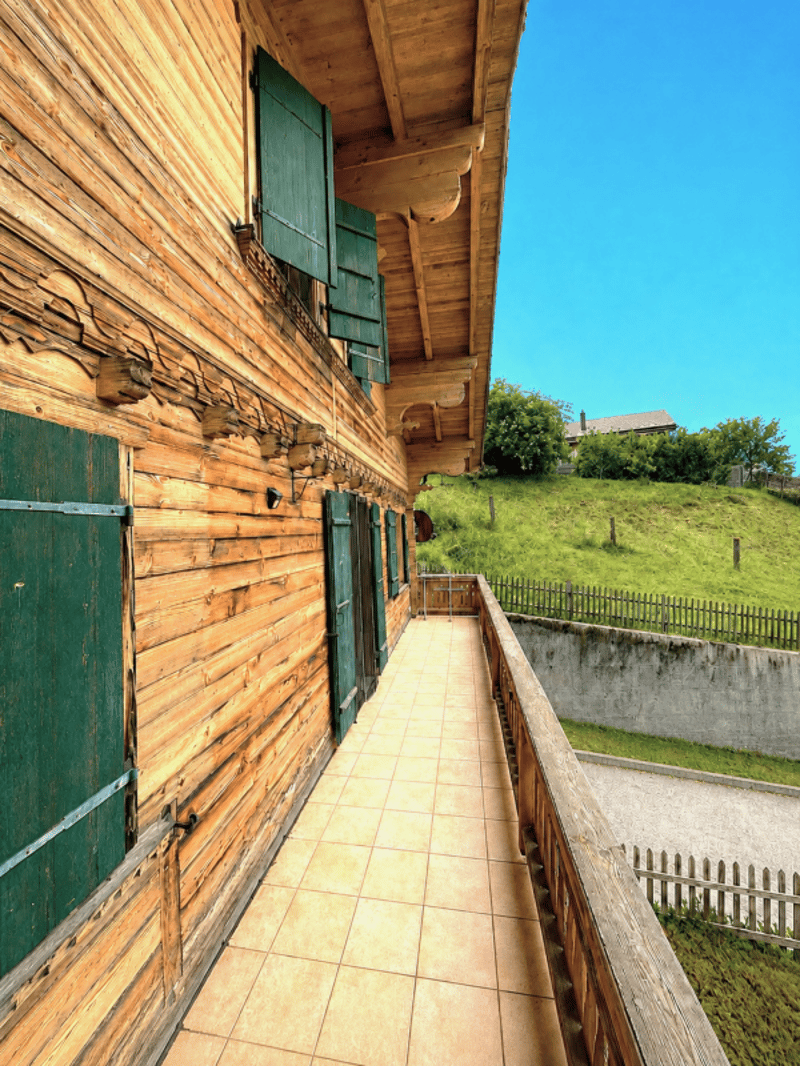 Grand chalet de 7 pièces avec annexe et vue panoramique magnifique à Château-d'Oex VD (12)