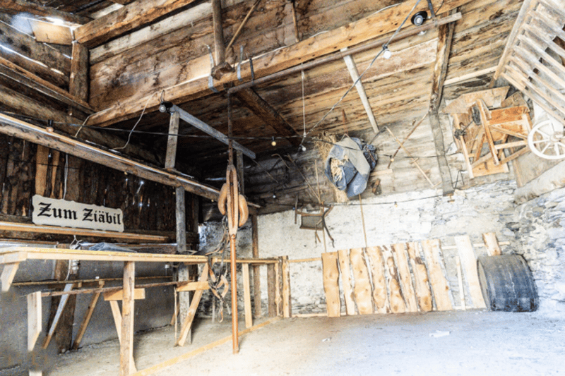 Grange avec étable à vendre à Guttet-Feschel - Possibilité d'agrandissement disponible (3)