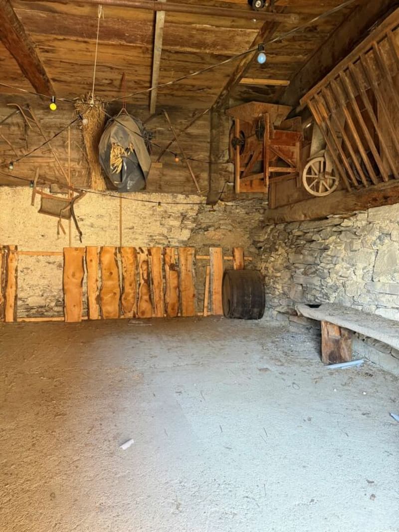 Grange avec étable à vendre à Guttet-Feschel - Possibilité d'agrandissement disponible (6)