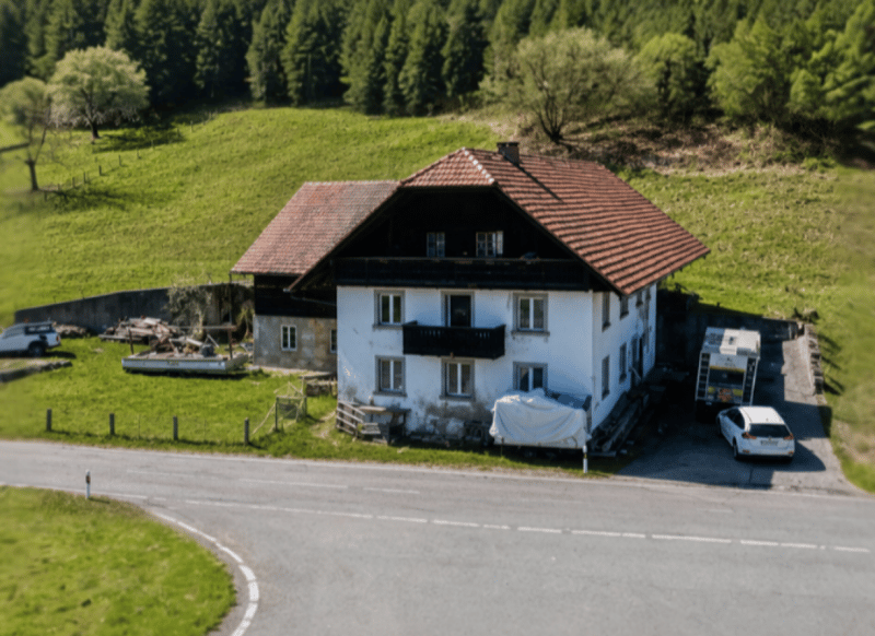 Bauernhaus in St. Ursen FR auf riesiger Parzelle von 5'152 m2 (1)