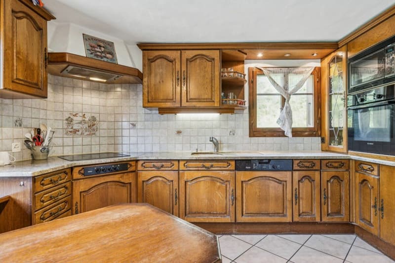 Grosses 7-Zimmer Chalet mit Einliegerwohnung und wunderbarer Weitsicht in Château-d'Oex VD (7)