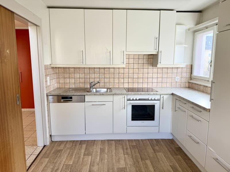 Spacious semi-detached house (3)