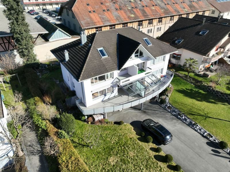 Spacious semi-detached house (2)