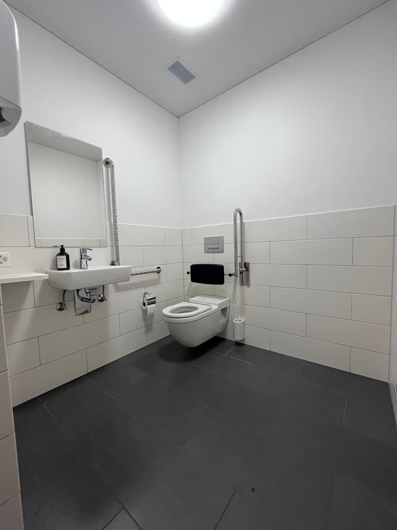 Practice/therapy rooms ideal for medical treatments (13)