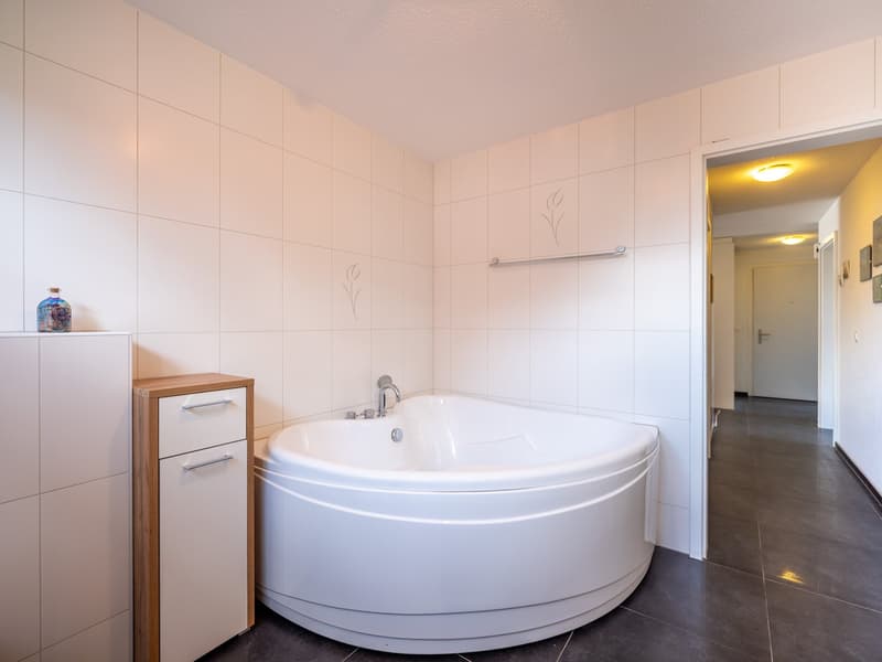 Appartement maisonnette moderne 4,5 pièces avec poêle suédois et grand balcon (17)