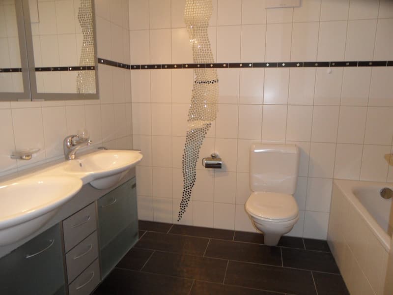 Helle 4.5-Zimmer-Wohnung mit Terrasse und Gartenzugang in Enggistein (7)