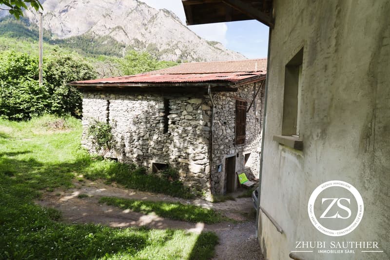 Einzelhaus mit Charakter in Chamoson – 6,5 Zimmer mit Aussicht und großem Grundstück (10)