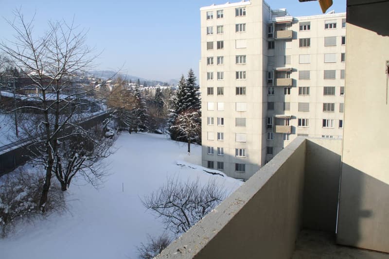 Grosszügige 2.5-Zimmer-Wohnung mit Balkon und schöner Aussicht in St. Gallen (8)