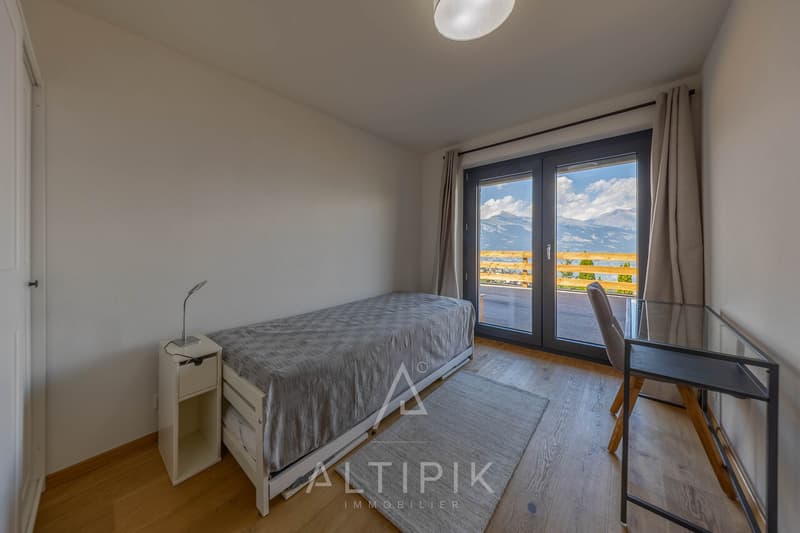 Un chalet récent (2021) avec les Alpes en toile de fond (11)