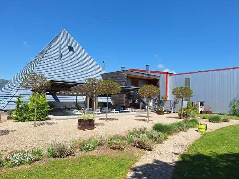 Living and working in the industrial zone? (6)
