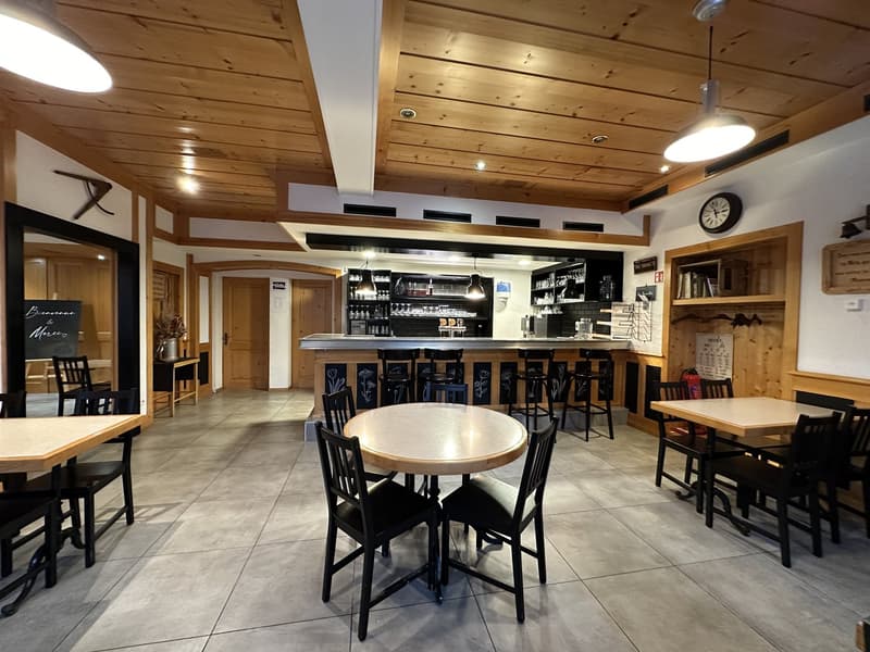 Charmant café-restaurant à louer au cœur de La Gruyère (1)
