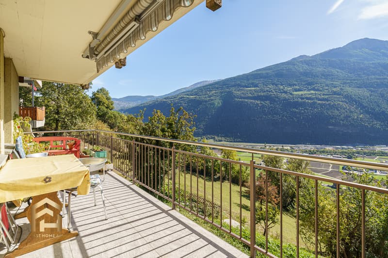Sunny 2.5-room apartment with panoramic views in Hohtenn (1)
