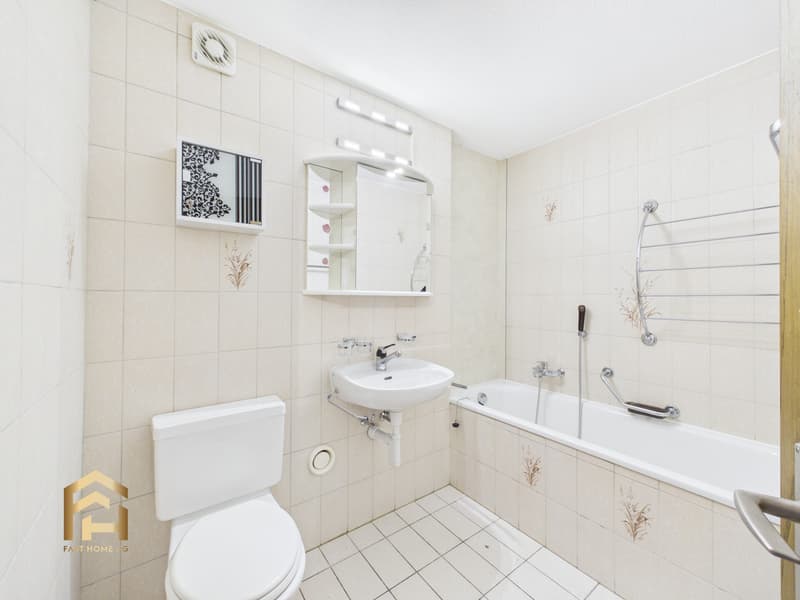 Badezimmer mit Badewanne