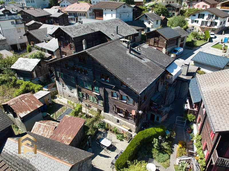 Altbau 4.5 ZWG mit Atelier im Herzen von Naters (9)