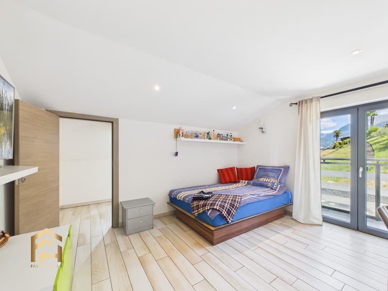Duplexwohnung mit Pool, Garten und Blick auf den Lago Maggiore (8)