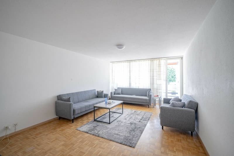 Residential and commercial building with retail space/office, five apartments and a single office (12)