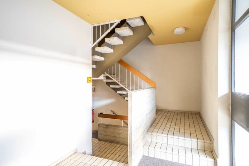 Residential and commercial building with retail space/office, five apartments and a single office (14)