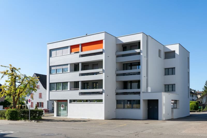 Residential and commercial building with retail space/office, five apartments and a single office (2)