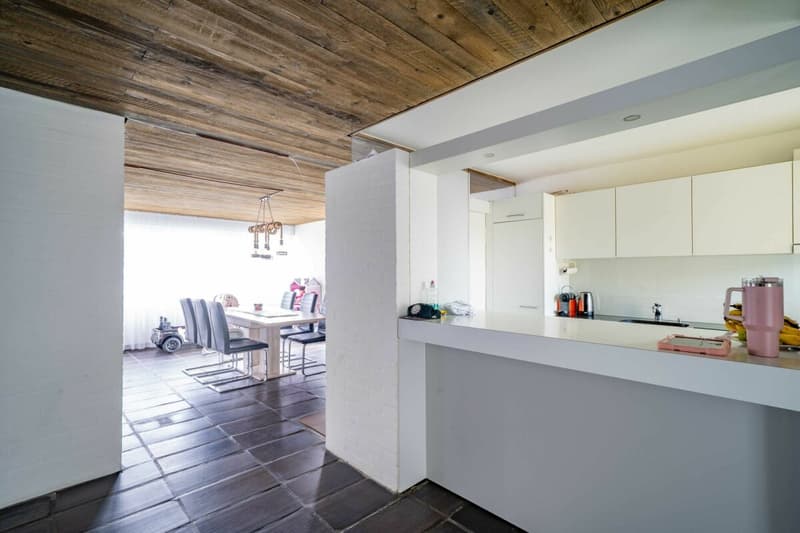 Residential and commercial building with retail space/office, five apartments and a single office (5)