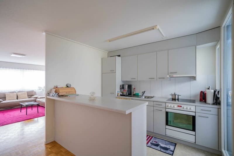 Residential and commercial building with retail space/office, five apartments and a single office (7)