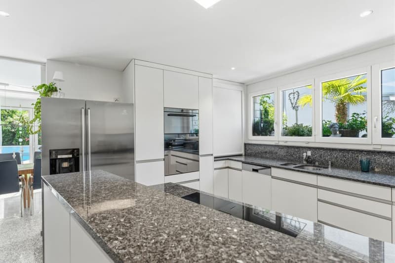 Modern. Grosszügig. Einzigartig. 7½-Zimmer-Einfamilienhaus mit Pool (9)