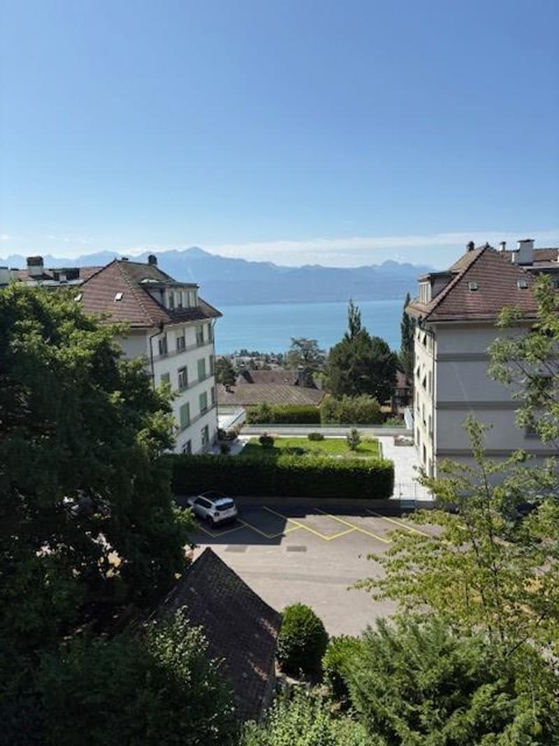 For rent, bright 5.5-room duplex apartment in Pully (1)