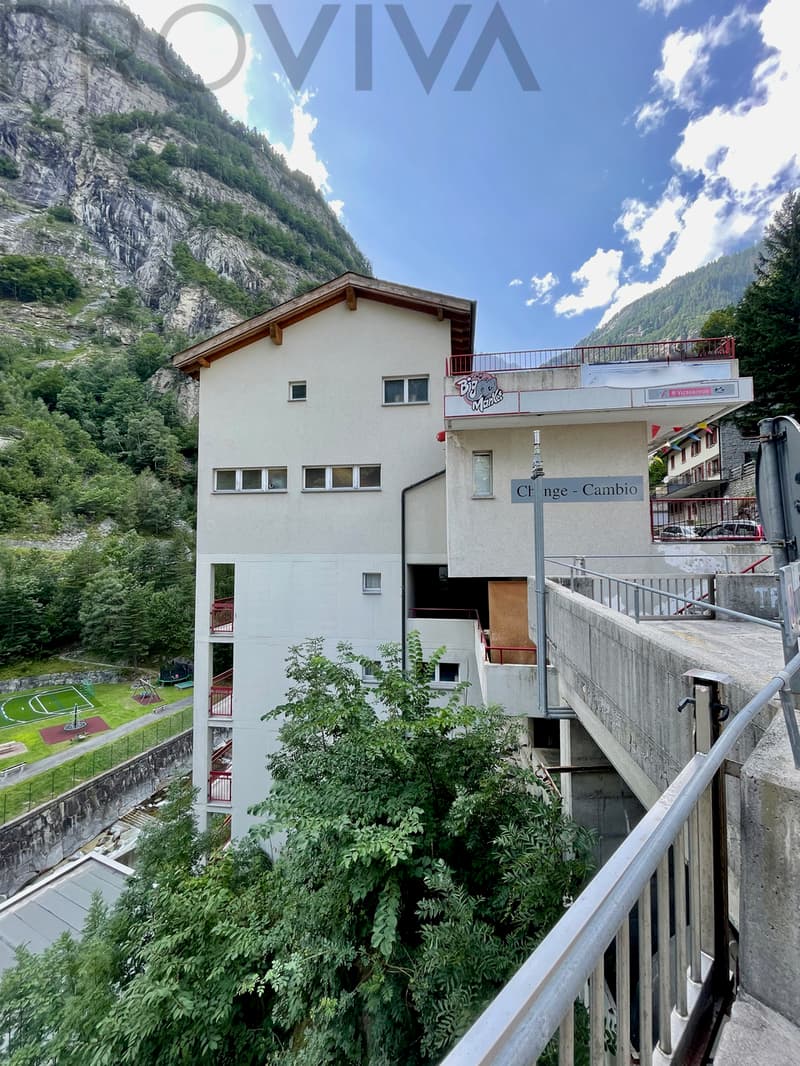 Commercial and residential building with great potential at the border (2)