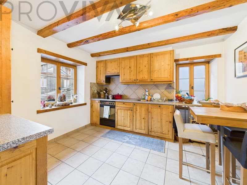 Charming multi-family house with character and proximity to the cable car (6)