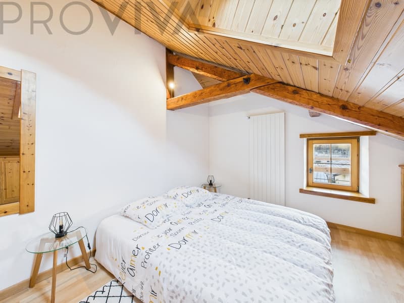 Charming multi-family house with character and proximity to the cable car (4)
