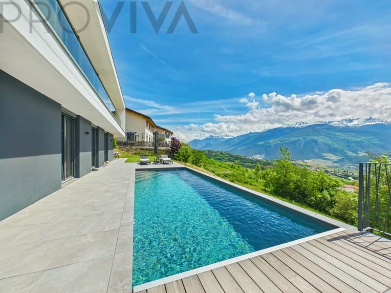 Preiskracher: Moderne Traumvilla mit Pool zum Spitzenpreis (2)