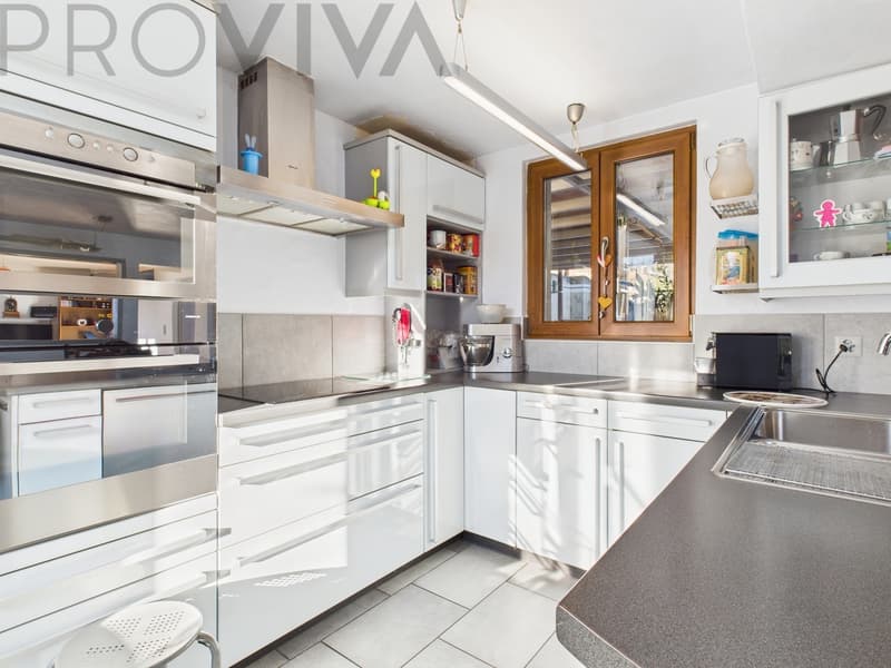 Sunny family house with garden and potential in Venthone (1)