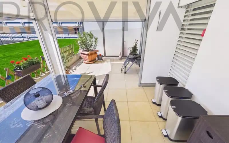 Sunny terrace highlight paired with cool, quiet sleeping oases (6)