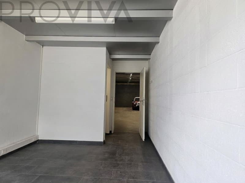 Halle in idealer Lage mit separatem Büro (3)