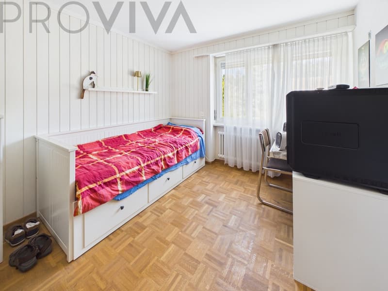 Grosszügiges Eckhaus im Grünen - ideal für Familien (8)