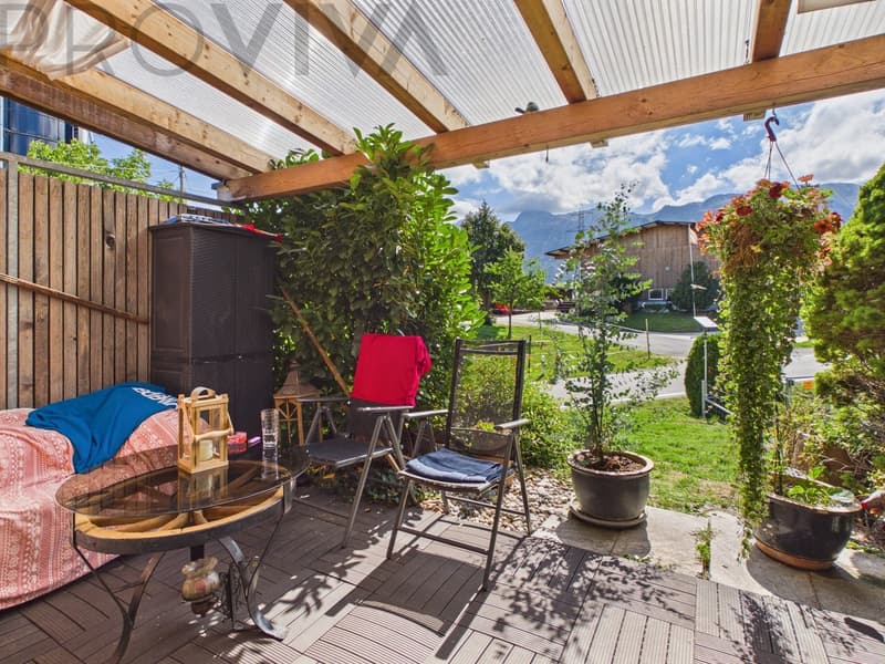 Modern, grosszügig und auf zwei Etagen mit gemütlichem Sitzplatz (1)
