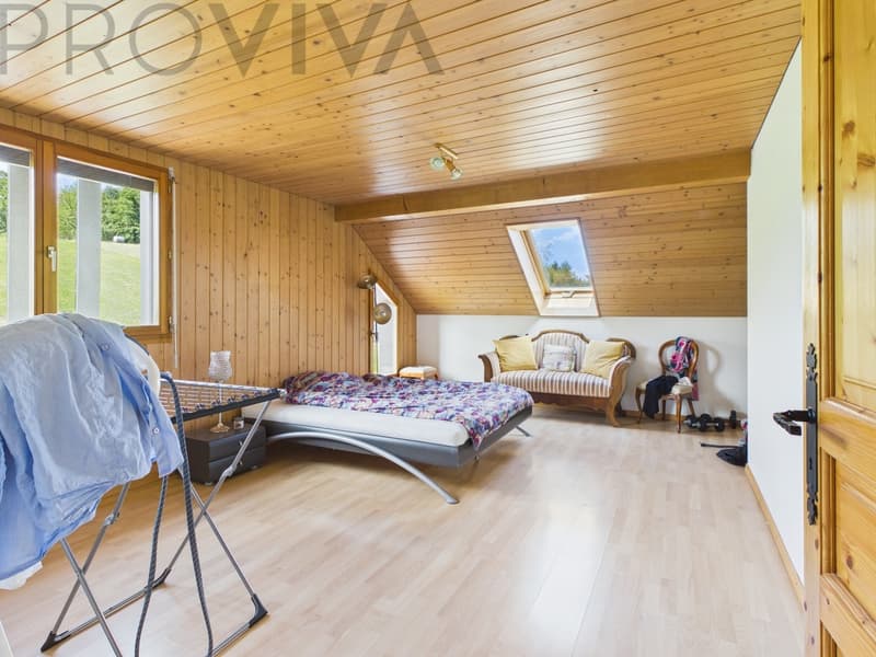 Modern, grosszügig und auf zwei Etagen mit gemütlichem Sitzplatz (9)