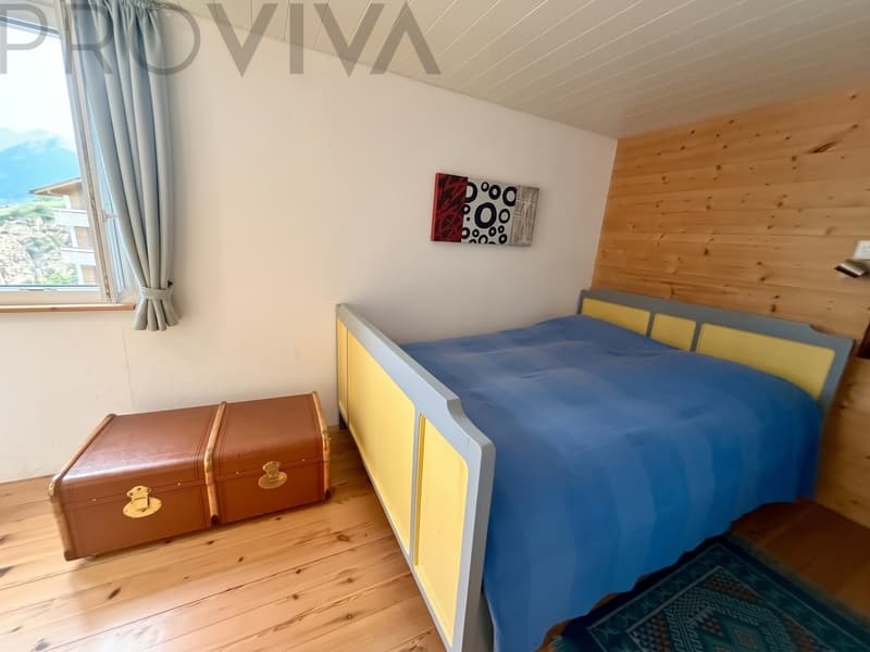 Schlafzimmer mit Bergblick / Chambre avec vue sur la montagne / Bedroom with a mountain view / Camera da letto con vista sulle montagne